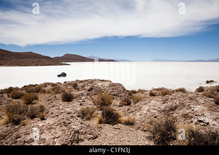 4 x 4 Wanderung über bolivianische Salzsee "Salar de Uyuni" Bolivien "Südamerika" Stockfoto