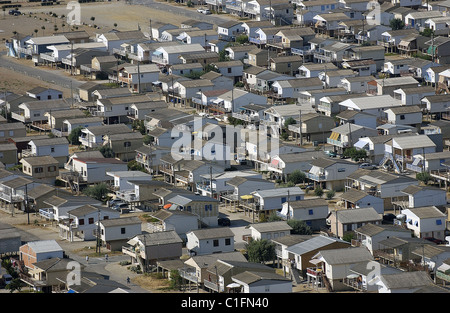 Frankreich, Aude, Dorf von Gruissan Plage besteht aus Häusern gebaut auf Pfählen (Luftbild) Stockfoto