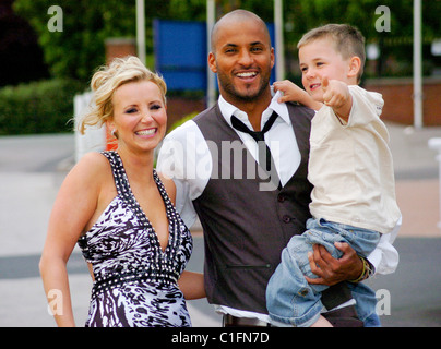 Carley Stenson und Freund Ricky Whittle konkurrieren die Stars der Hollyoaks, Emmerdale, Coronation Street und The Bill Stockfoto