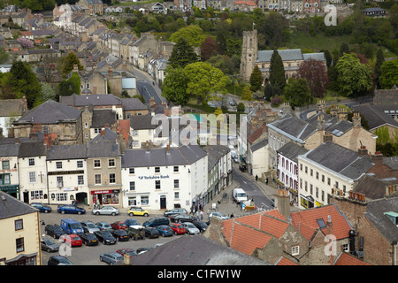 Markt Platz, Richmond (mittelalterlichen Marktstadt ca. 1071), gesehen aus Richmond Castle, North Yorkshire, England, Vereinigtes Königreich Stockfoto