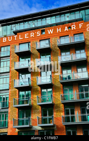Butler's Wharf, Shad Thames, London, SE1, UK.  Luxus-Appartements mit Blick auf die Themse Stockfoto