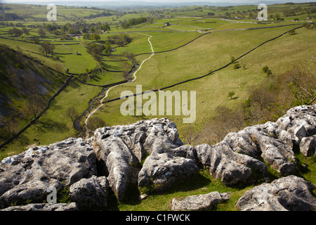 Kalkstein Pflaster, Malham Cove, in der Nähe von Malham Dorf, Yorkshire Dales National Park, North Yorkshire, England, Vereinigtes Königreich Stockfoto