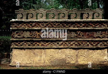 Präkolumbische Kunst. Tula. Coatepantli oder Schlange Wand. Tolteken Zivilisation. Rückseite der Tempel des Quetzalcoatl. Stockfoto