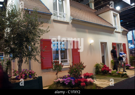Paris, Frankreich, Fachmesse Construction, energiesparende Materialien, präsentiert mit neu gebautem Eco Ecologic Showcase House, nachhaltige Gebäude, ökologische französische Hausarchitektur, ökologische Konstruktion, ökologisches Gebäude, Hauseffizienz europa Stockfoto