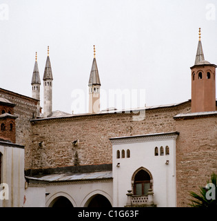 Minarette der Harem im Topkapi Palast in Sultanahmet in Istanbul in der Türkei im Nahen Osten Asien. Osmanische Reich Geschichte Historisches Islamische Stockfoto