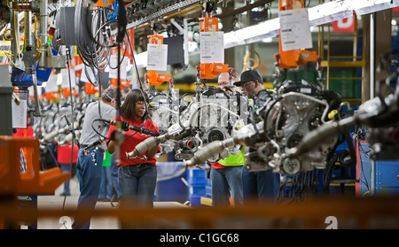 Arbeiter montieren 2012 Ford Focus im Ford Motor Co. Michigan Montagewerk. Stockfoto