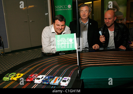 Starten von "The Circuit" am Londoner ING-Gebäude, Nick Mason, Perry McCarthy und Mark Blundell NSPCC Charity-event Stockfoto