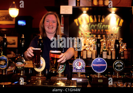 Großbritannien, Schottland, Glasgow, rund um den Campus der Universität, die Tennent Pub Stockfoto