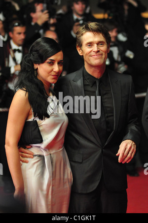 Giada Colagrande und Willem Dafoe 2009 Cannes International Film Festival - Tag 6-Premiere von "Antichrist" - Ankünfte Cannes Stockfoto