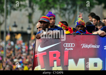 Samuel Eto'o und Thierry Henry FC Barcelona feiern ihren Sieg gegen Manchester United in der Champions-League-Finale Stockfoto