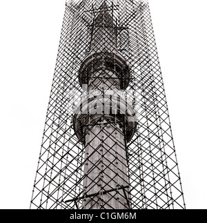 Architektur Restaurierung des Minaretts der Nuruosmaniye Moschee in Istanbul in der Türkei im Nahen Osten Asien. Islamische Islam Islam Reisen Stockfoto