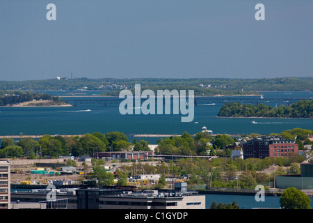 Erhöhte Ansicht von Gebäuden am Ufer, Boston, Massachusetts, USA Stockfoto