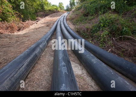 Abwasser-Pipeline an einer Wasseraufbereitungsanlage Stockfoto