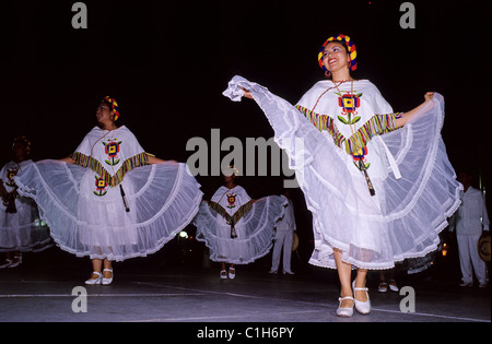 Mexiko, Veracruz, Veracruz Stadt, Volkstanz auf dem Zocalo Quadrat Stockfoto