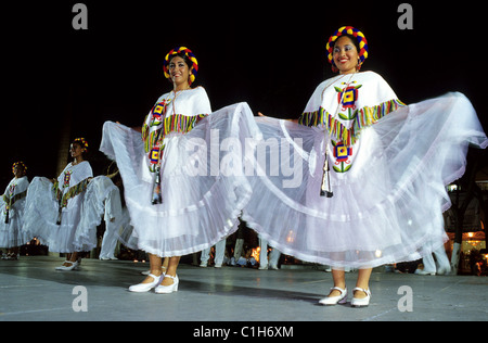 Mexiko, Veracruz, Veracruz Stadt, Volkstanz auf dem Zocalo Quadrat Stockfoto