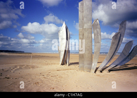 Frankreich Calvados Plage de Vierville Sur Mer (Omaha Beach), Les Braves Skulptur gewidmet den 60. Jahrestag der Normandie Stockfoto