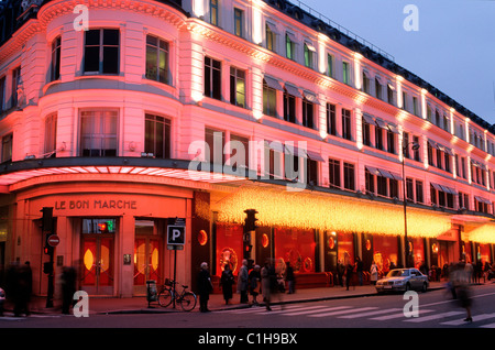 Frankreich, Paris, Bon Marche, Kaufhaus mit den Farben von Weihnachten Stockfoto