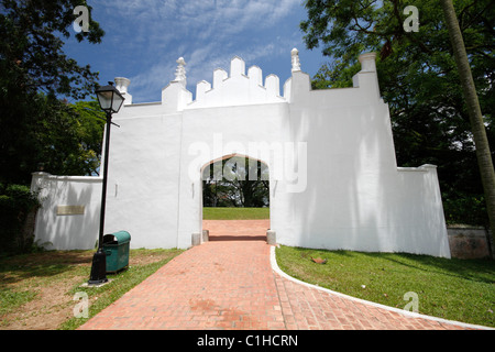 Tor am Fort Canning in Singapur Stockfoto