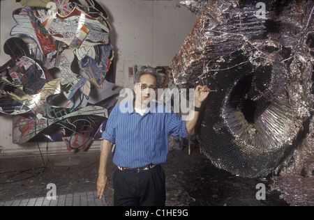 Amerikanischer Künstler Frank Stella, Maler und Bildhauer, stellt in seinem Studio in New York, 29. Oktober 1991. Stockfoto