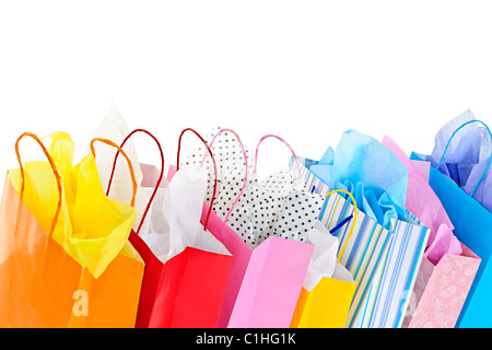 Viele bunte Einkaufstaschen auf weißem Hintergrund Stockfoto