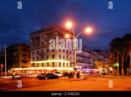 Die Innenstadt von Cannes, fotografiert in den frühen Morgenstunden des Abends Stockfoto