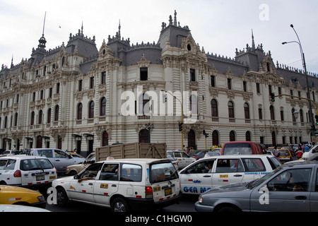 Schwere Stau am Paseo De La Repubblica in Zentral-Lima, Peru. Stockfoto