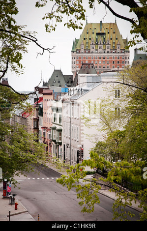 Fairmont Chateau Frontenac von la Rue St-Jean gesehen. Stockfoto