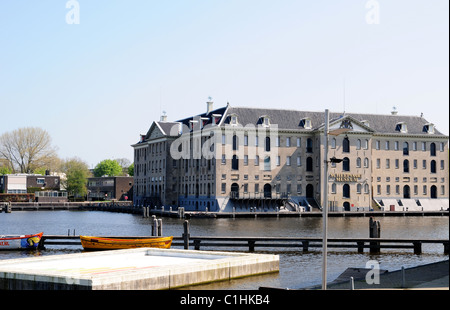 Ein Blick über den Kanal im Museum in Amsterdam Stockfoto