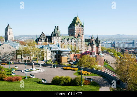 Die Château Frontenac wurde vom amerikanischen Architekten Bruce Price entworfen. Es öffnete im Jahr 1893. Stockfoto