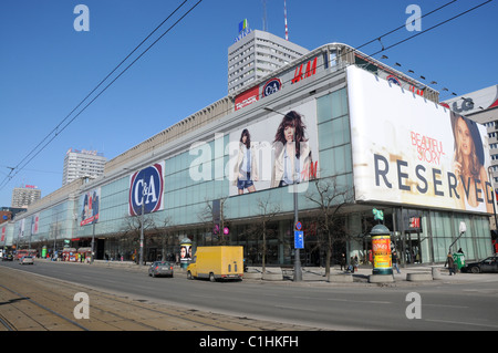 Kriege und Sawa Einkaufszentrum Marszalkowska Street im Zentrum von Warschau, Polen Stockfoto