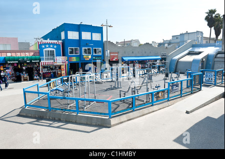 Welt berühmten Muscle Beach Fitness-Studio, ein Open-Air-Gewichtheben Gesundheitsclub, wo viele berühmte Bodybuilder ihre Karriere begonnen. Stockfoto