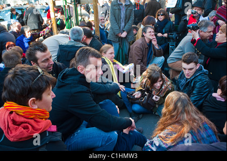 Paris, Frankreich, Franzosen, die gegen Atomkraft demonstrieren, Olivier Besancenot (NPA), ein linksäußerer Politiker, ein aktivistischer Massenprotest Stockfoto