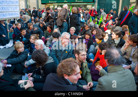 Paris, Frankreich, Franzosen demonstrieren gegen Atomkraft, Massenprotest, Sit-in, Atomenergieprotest Stockfoto