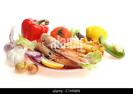 Gekochte Scampi auf einen Teller vor einem weißen Hintergrund Stockfoto