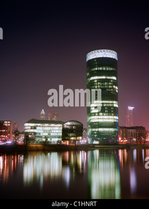 Frankfurt: Westhafen Tower und Mainufer Stockfoto