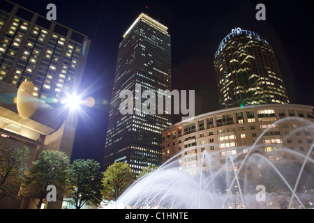 Ein Blick auf den Prudential Tower in der Nähe der Christian Science Plaza in Boston, Massachusetts. Stockfoto