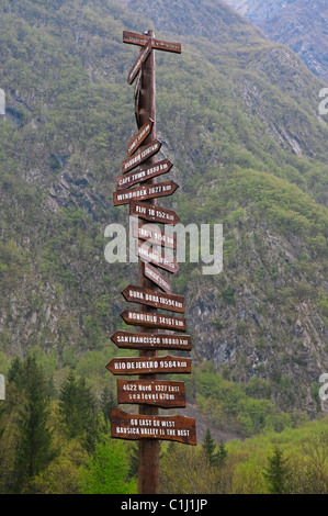 Straßenschild in Soca-Tal, Slowenien Stockfoto