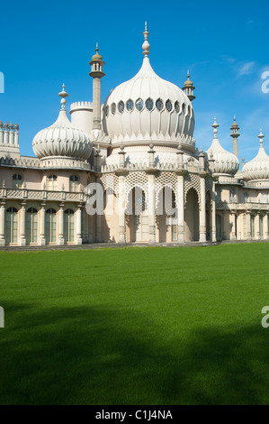 Der Royal Pavilion (auch bekannt als Brighton Pavilion) in der Küstenstadt Brighton, England, Großbritannien. Stockfoto