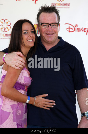 Tom Arnold und Gast Elizabeth Glaser Pediatric AIDS Foundation 20. jährliche "A Time For Heroes" Celebrity Karneval statt am Stockfoto
