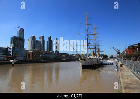 [Presidente Sarmiento] Fregatte Museum in Docklands Regeneration [Puerto Madero] [] Argentinien, High-Rise Gebäude Stockfoto