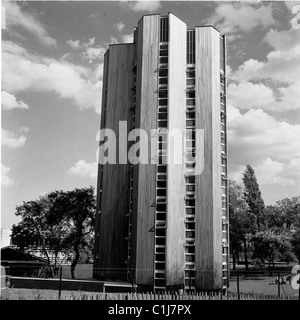 1960er Jahre, ein moderner Wohnblock für Athleten und Sportmitarbeiter im National Sports Centre im Crystal Palace Athletic Stadium, South London. Stockfoto