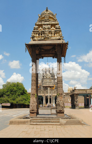 Einem hohen schlanken Schrein vor Vaikunta Perumal Tempel, Kanchipuram, Tamil Nadu, Indien Stockfoto