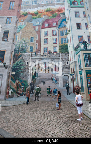 Quebec City, Quebec, Kanada. Fresco of Quebec City (Fresque des Quebecois) Building in der Altstadt. Stockfoto