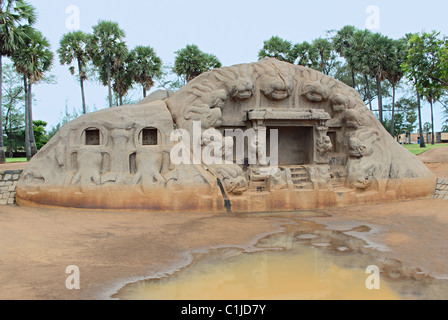 Der Tiger Cave, eine Felsen-schneiden hinduistische Tempelanlage befindet sich in der Ortschaft Saluvankuppam in der Nähe von Mahabalipuram in Tamil Nadu, Indien Stockfoto