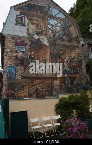 Quebec City, Quebec, Kanada. Wandgemälde von Fresque du Petit Champlain in der Altstadt. Stockfoto