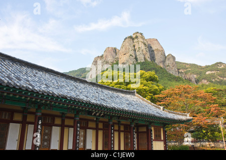 Juwang Berg (Juwangsan) und Daejeon Tempelbau Stockfoto