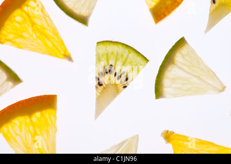 Reihe von verschiedenen Früchten Scheiben Stockfoto
