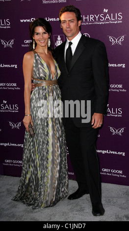 Angie Harmon und Jason Seahorn 8. jährlichen Chrysalis-Butterfly-Ball in einem Privathaus - Ankünfte Los Angeles statt, Stockfoto