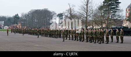 University of London Officers' Training Corps Athlone Firma Pass aus Parade am Royal Military Academy in Sandhurst 20.03.2011 Stockfoto