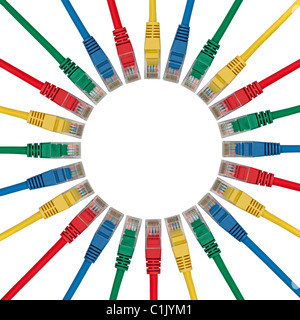 Kreis der farbigen Ethernet-Netzwerk-Verbindungskabel Stecker isolierten auf weißen Hintergrund Stockfoto